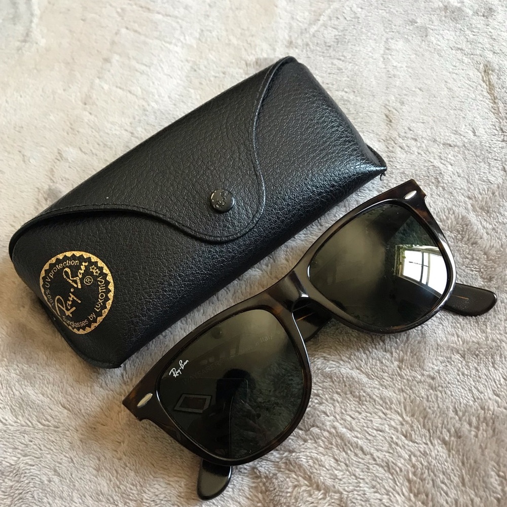 Ray Ban tortoise shell wayfarer sunglasses